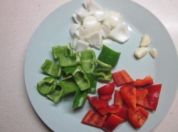 step1: <span class="group_1">食材</span>切成大丁