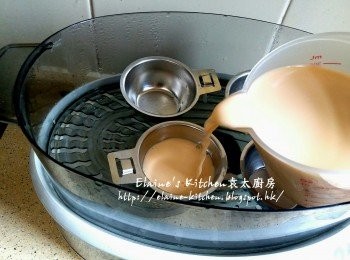 step10: 倒入粉漿 , 整冇豆版不需加入紅豆 , 直接蓋上蓋蒸20分鐘