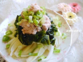 step4: *調和<span class="group_2">醬汁</span>。 *將材料擺盤後淋上<span class="group_2">醬汁</span>即可。