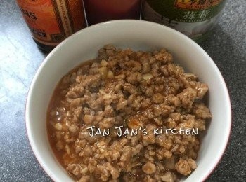 step3: 差不多時下生粉芡收汁即成。
喜歡其實可以加入蕃茄粒同炒，不過蕃茄甜酸不一，所以要自行調較糖的份量。