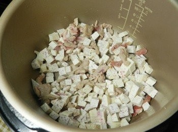step3: 加入芋頭丁快炒