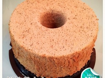 step10: 入爐焗23-25分鐘或至熟, 出爐立即在離枱約六吋位置"dun"二至三次, 倒扣放至全涼後才脫模食用(倒扣時要注意離枱高一點)

可即食或伴以cream食用