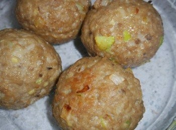 step6: 炸至丸子定型且表面金黃，撈出