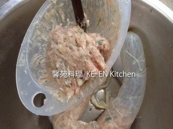 step2: 羊腸泡水軟化、就開始灌腸
