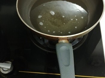 step4: 灒上滾油。淋上豉油，即可享用。