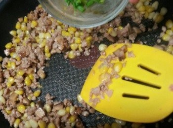 step18: 加入蔥粒炒勻