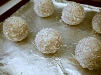 step5: 表面上沾上一些麵包粉~~ 我是用Sharp水波爐的油炸功能去烘烤喔!!! 時間約15分鐘~~一般用烤箱去烤也ok啦^^"