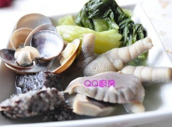 step5: 來一碗鮮美料多的卦菜<a href="https://bit.ly/3kLFTWO" target="_blank" data-keyword="雞腳" class="guide-link"><strong>雞腳</strong></a> <span style="display:inline-block;vertical-align:middle;margin-top:-3px;color:initial;border-radius:3px;padding:2px 3px;font-size:12px;line-height:14px;background:#87d300;color:#fff;">即買</span> 湯吧!