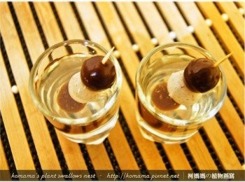 step4: 最後直接丟入用牙籤串連成串的黑木耳QQ圓即可。