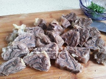 step9: 將牛展盛起切件再回鑊