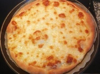 step12: 出爐後，馬上裝盤，並趁熱淋上蜂蜜享用。