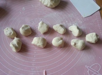 step11: 將麵糰出體成每粒26g