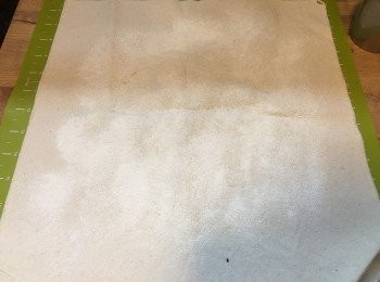 step9: 發酵布上灑滿麵粉。