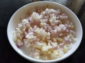 step4: 蒜頭，乾蔥