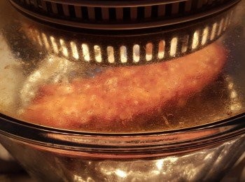 step10: 如用光波爐就用底架,先預熱220度,先波18分鐘,反轉再波10分鐘,再每邊搽已開溶的麥芽糖水,再波約3分鐘即可