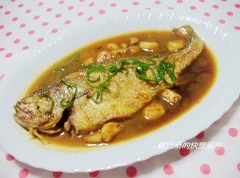 step5: 連蒜頭都燒的非常入味好吃喔ˊ湯汁我預留多些ˊ 因為家裡小朋友超喜歡拿來拌飯吃ˊ 這可依喜好自行決定。 真的非常推薦的家常料理ˊ保證試了一定也喜歡。