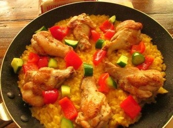 step6: 再加入紅椒. 小黃瓜續悶煮3分鐘,灑上黑胡椒粒即可上桌