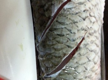 step3: 鯇魚如太厚肉可於魚身界上兩刀