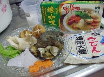 step2: 先準備好所需<span class="group_1">材料</span>ˊ並處理成適當大小ˊ蝦子挑除腸泥備用