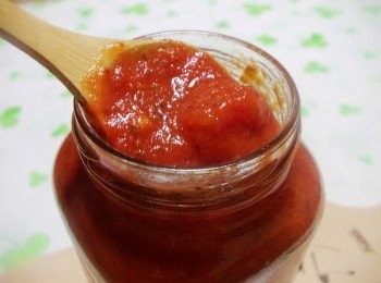 step2: 【不只是醬還吃得到料,口感自然又帶點清香。實際體驗ˊ真的讓人不愛它都難 ~道地義大利風味】 經過時間洗禮，歷久不衰的食譜、高品質的原料、悉心的料理， 更受義大利各地特色菜餚的啟發，才成為獨特的CLASSICO義大利麵醬， 每罐CLASSICO義大利麵醬都有濃郁、真實的滋味， 只用最高品質的食材，CLASSICO義大利麵醬給您最正統原汁原味的義大利風味！ 透過CLASSICO義大利麵醬烹調，彷彿輕鬆探索義大利美食之旅！ 今天選用的口味是 番茄羅勒 : 熱情的拿波里人崇尚簡單純粹的美味，嚴選陽光下自然熟成的番