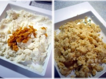 step5: 把馬鈴薯泥、鹹蛋黃泥、鹽拌勻