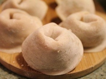 step2: 包水餃. 整形成自己喜歡的餃子狀 -->煮水餃 -->上桌