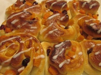 step9: 如果不裝飾可省略此步驟:麵包放涼<span class="group_4">糖霜</span>淋在麵包上裝飾即可