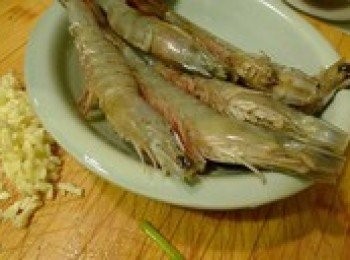 step3: 清洗乾淨，控淨水分備用。薑蒜切細（約1:3），香蔥切段