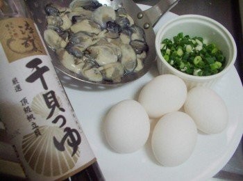 step1: 先準備好所需<span class="group_1">材料</span>蚵確實沖洗乾淨瀝乾水份ˊ蔥切成蔥花備用