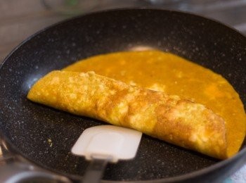 step9: 如圖捲起，最後接口位向下