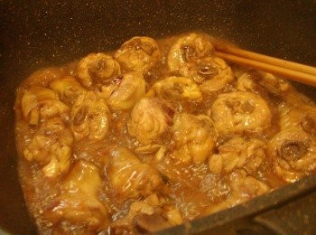 step5: 5.接著嗆入米酒ˊ及所有<span class="group_2">調味</span>