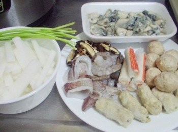 step1: 步驟1先準備好所需<span class="group_1">材料</span>ˊ並將所有食材清洗乾淨ˊ處理成適當大小