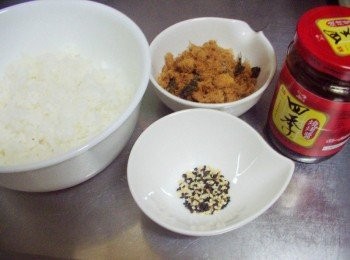 step1: 先準備好所需<span class="group_1">材料</span>ˊ(夠簡單吧^^)