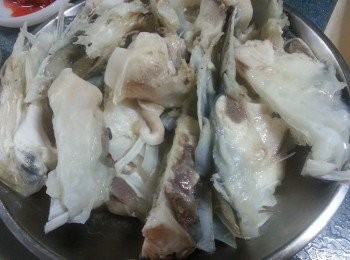 step4: 蒸好後倒去多餘蒸魚汁