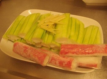 step1: 1.先準備處理好<span class="group_1">材料</span>ˊ並切成適當大小