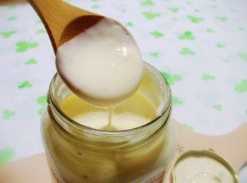 step2: 新鮮食材 粒粒口感 │CLASSICO義大利麵醬的靈感，源自義大利各地道地菜餚，輔以義大利各地特色食材,混合精選辛香料，造就了獨一無二的CLASSICO義大利麵醬，讓你在家輕鬆就可做出各種道地的義大利風味。【CLASSICO®香濃白醬口味】比起自己花時間炒香麵粉，毫不遜色。味道更道地ˊ與鮮奶油相比, 白醬因為添加帕瑪森起司, 所以更加濃郁順口, 使用也更加方便喔。