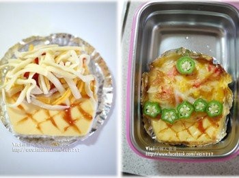 step5: 5 上半部撒上起士絲後，放入氣炸鍋180度4分鐘 （或烤箱烤到起士絲呈金黃色即可） 6 用秋葵排出杯子蛋糕分層