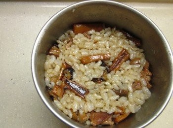 step5: 將3.填入4.中並壓緊,放電鍋10分鐘,倒扣即可上桌