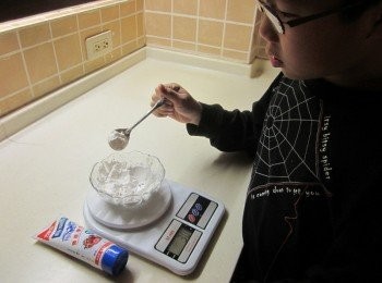 step2: 先將太白粉35g秤好備用