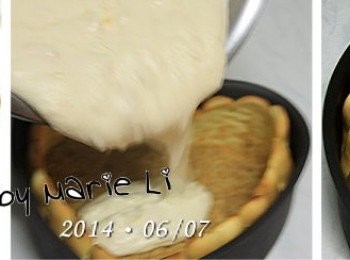 step10: ◎ 製作蛋糕

從冰箱取出已鋪好餅乾底的蛋糕模
倒入一半的《鳳梨乳酪慕斯餡》進蛋糕模裡
用刮刀將它抹平，輕叩桌面讓餡料扎實