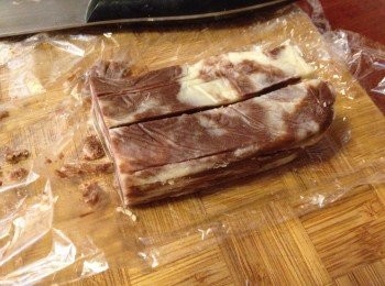 step6: 用保鮮紙包好麵團, 可以滾圓條或長條形, 之後放入冰格半小時