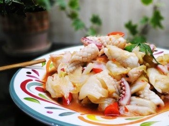 step6: 不管是高麗菜的軟硬或<span class="group_2">調味</span>都不局限ˊ 可依自家人喜好自行調整變化ˊ像沙茶醬/豆瓣醬/蠔油....等都可取代運用ˊ 不吃辣ˊ辣椒省略即可ˊ做菜不用太嚴肅ˊ 適合家人口味ˊ就是最棒家常味喔。