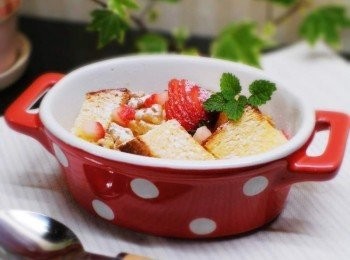 step12: 滋味迷人的堅果香麵包布丁就能上桌品嚐囉。