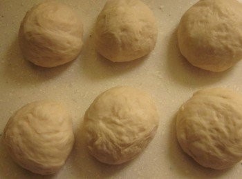 step5: 將<span class="group_2">麵團</span>分割成8份