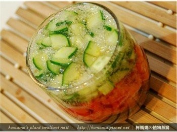 step9: 最後倒入碳酸氣泡水至杯口處即可。