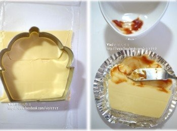 step3: 1 起士片壓出蛋糕型後，放在吐司上 2 上面半塗上蕃茄醬