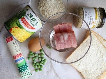 step1: 所有的材料們。這次選用的是C規格中之 粒粒飽滿、清脆口感、專業切割、色澤鮮黃的綠巨人玉米粒當主角。可以兼顧美味和健康。