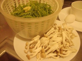 step1: 準備好所需<span class="group_1">材料</span>ˊ並切成適當大小