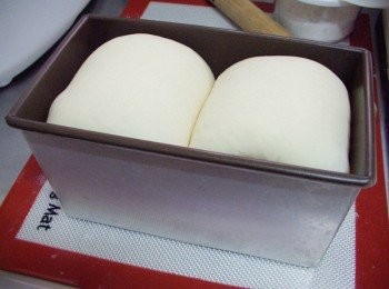 step3: 當麵團發酵至9分滿左右預熱烤箱上下火180度C