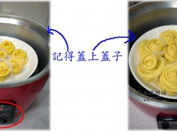 step8: 1接著把花放上烘焙紙上，花與花之間記得要也要用烘焙紙隔開 (不然蒸好會跟旁邊的花相黏) 2.把整盤再次放入電鍋裡，用保溫讓它再次發酵20分鐘 (忘了拍蓋上蓋子的照片，保溫發酵時要蓋上蓋上耶) 3.右邊為再次發酵後的玫瑰花饅頭，這時又比左邊更大了